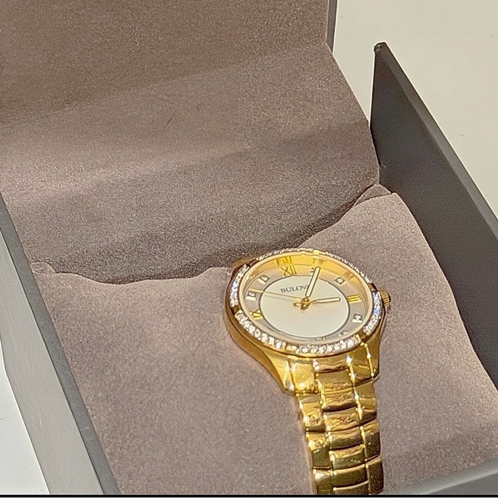 NWT Authentic Bulova Crystal and Gold Watch- never worn, beautiful in org box❤️ - Picture 13 of 15